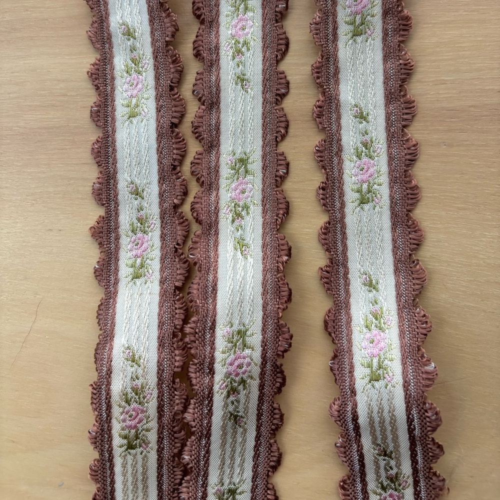 Vintage Pink Rose Embroidered Ribbon Trim with Brown Scalloped Edges